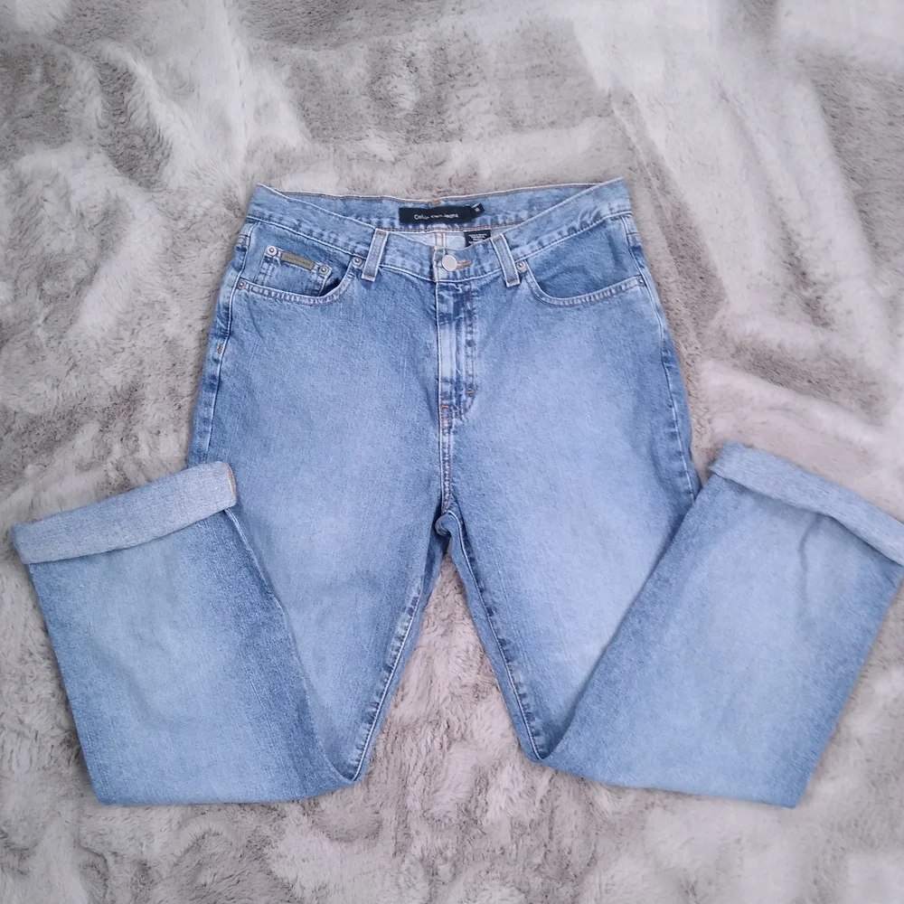 Classic Light Blue Denim Jeans - Picture 4 of 8